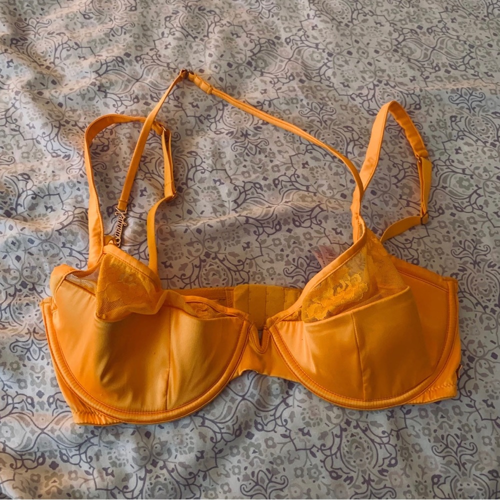 Savage X Fenty Underwire Lightly Lined Sise 34DD Floral/Flowers Lace Orange Bra